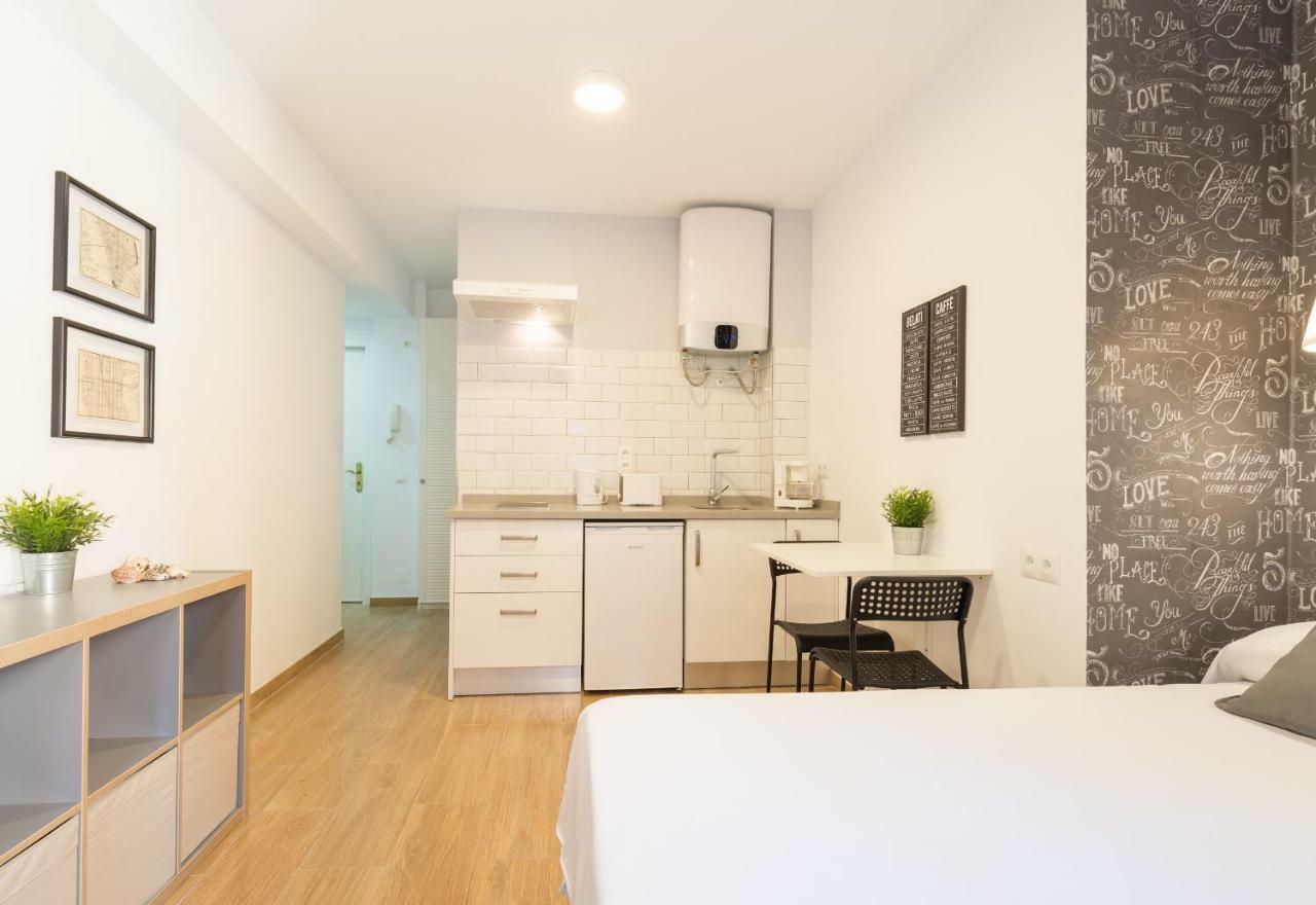 Lu&Cia City Beach Malagueta 2 Малага Экстерьер фото